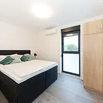 Apartment Ro *