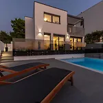 Apartment Ro *
