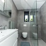 Ro Apartment *