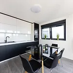 Apartment Ro *